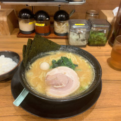横浜家系ラーメン 春吉家 天神三丁目店の画像