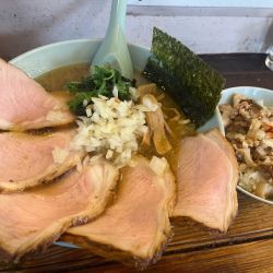 地どりラーメン正油+チャーシュー ネギチャライス¥1,400