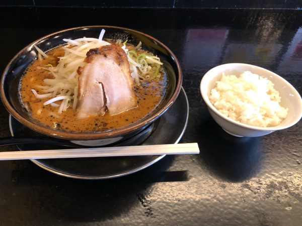 「濃厚味噌ラーメン+サービス小ライス」@正正堂堂の写真
