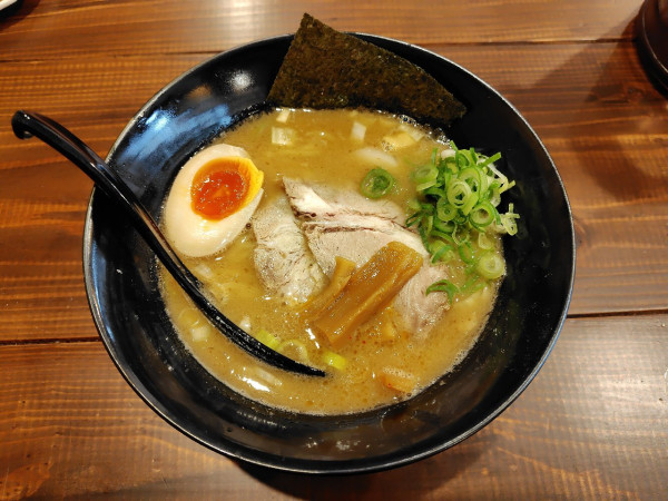 「中華そば醤油900円」@麺屋叶の写真