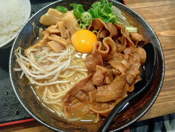 「肉玉中華そば　ライス」@うだつ食堂の写真