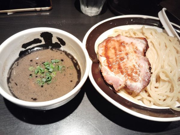 「濃厚つけ麺 黒」@麺屋武蔵 武骨相傳の写真