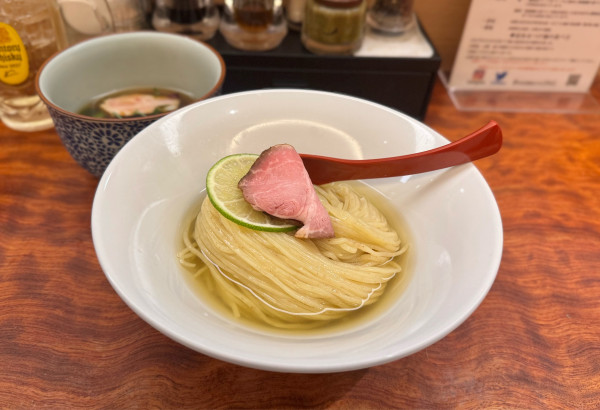 「冷やし昆布水つけ麺（醤油）¥1200」@三馬路 東京店の写真