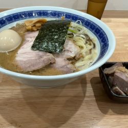 醤油ラーメン、端っこチャーシュー、チャーシュー、味付玉子