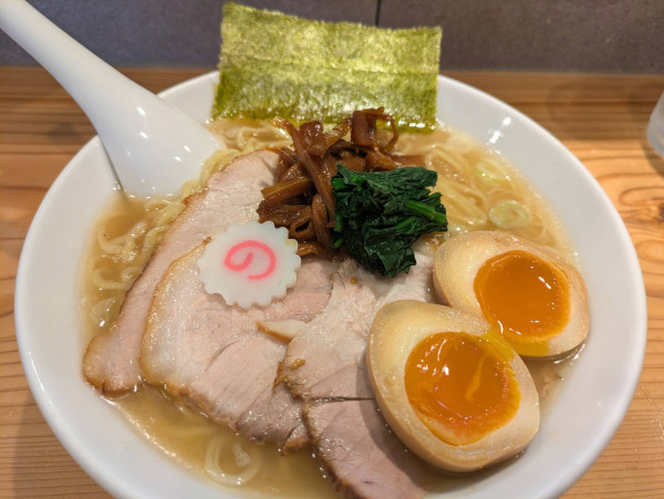 「しおラーメン(1150円)＋味玉(120円)」@オランダ軒の写真