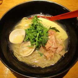 ＜春季限定＞ハマグリと焼きあごの塩らー麺　1200円