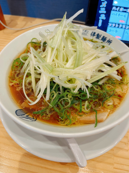 「熟成醤油九条ネギラーメン」@京都ラーメン伴製麺所 那珂店の写真
