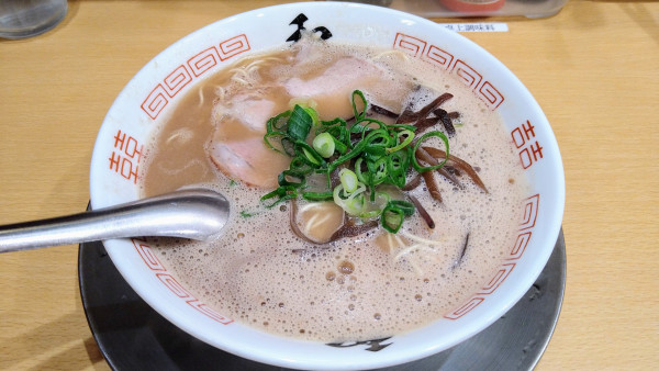 「ラーメン(ハリガネ)+替玉(サービス)」@博多ラーメン 和の写真