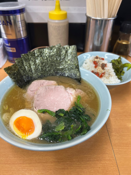 「特製ラーメン　半ライス」@横浜らーめん 武蔵家 綾瀬店の写真