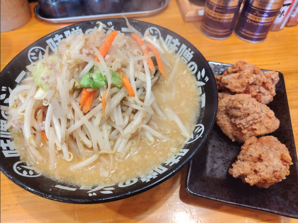 「チャーシュー無し味噌ラーメン野菜400ｇ830円」@味噌のジョー 坂東店の写真
