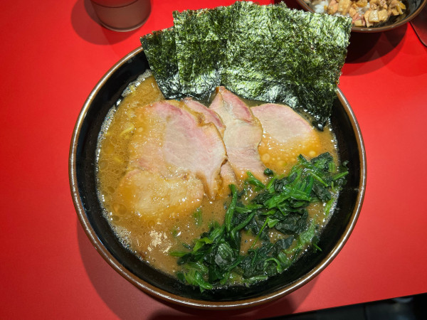 「チャーシューメン　1,300円　中盛り　150円　ほうれん草　1」@王道家味の継承店 カズ家の写真