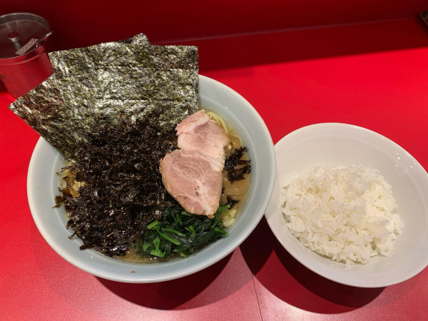 「岩のりラーメン＋ライス」@横浜家系らーめん 武蔵家 本八幡店の写真