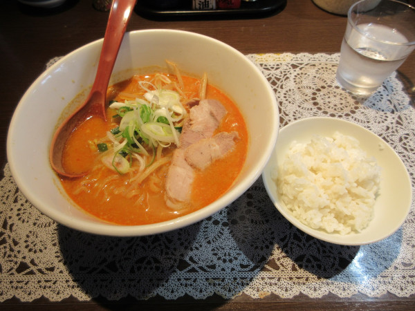 「カレーらーめん（８５０円）＋半ライス１００円」@北海道らーめん なまら 阿見店の写真