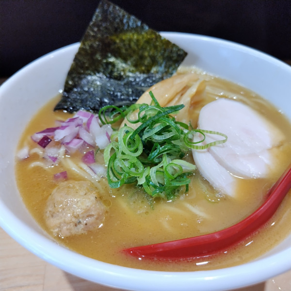 「鶏白湯　醤油　大盛1100円」@らぁ麺 ちり葉の写真