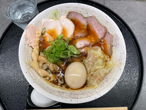 「特製中華そば 全部乗せ」@中華そば 神田 そめいよしのの写真