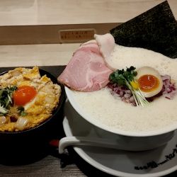 鶏白湯泡ramen醤油、炙り肉親子丼（小）（1,950円）