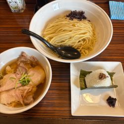 チャーシューもり中華大盛+さんまマグロ佃煮おにぎり