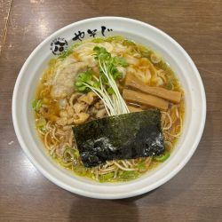 支那そばわんたん醤油(細麺)