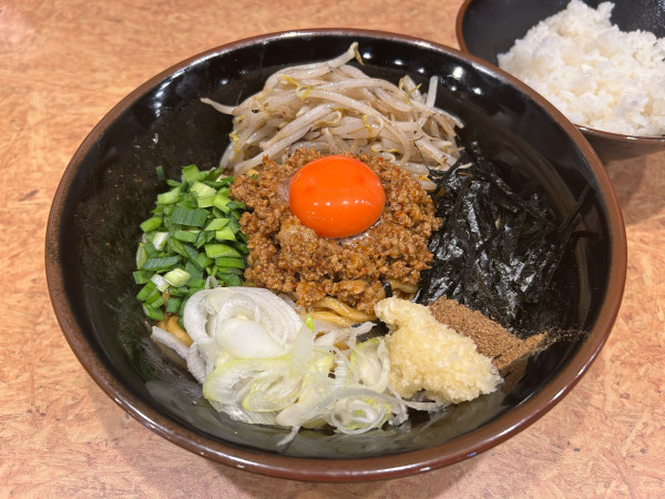 「味噌らーめん屋の台湾まぜそば+ちゃーしゅー」@味噌らーめん屋 ちょりんの写真