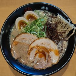 味玉入りクリーミーとんこつ（900円）