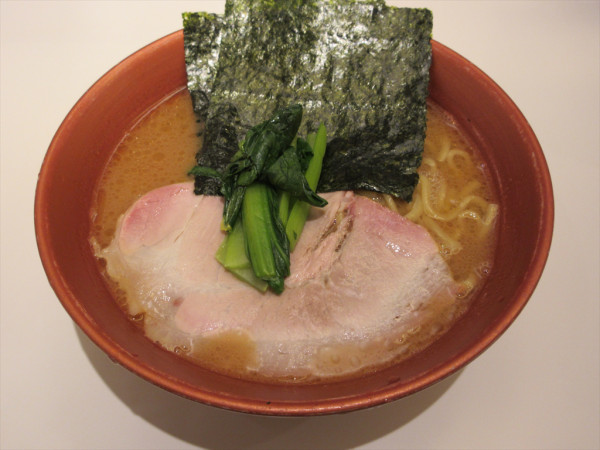 「ラーメン（950円）」@家系ラーメン 革新家 TOKYOの写真