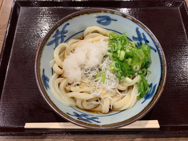 「釜揚げしらす おろしぶっかけ（冷）」@宮武讃岐うどん イオンモール幕張新都心店の写真