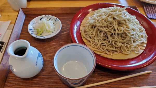 「こだわり手びき石臼の十割そば（大盛）」@蕎麦処 みかわの写真