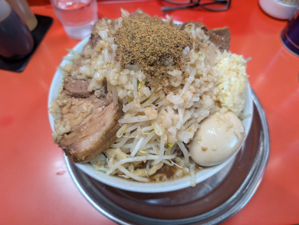 「大豚ラーメン・味玉」@麺でる 戸越店の写真