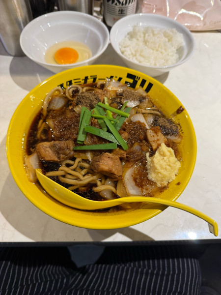 「醤油スタミナ　ライス中　生卵」@スタミナラーメン ゴリの写真