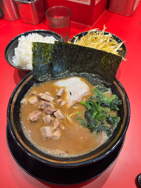 「白ネギラーメン＋大ライス」@王道家味の継承店 カズ家の写真