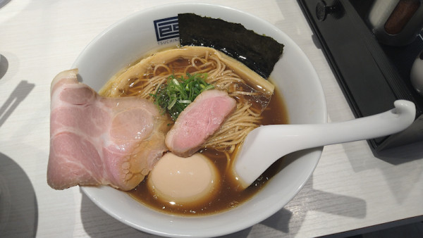 「鴨✕鶏✕豚　味玉淡麗醤油ラーメン」@淡麗拉麺 己巳の写真