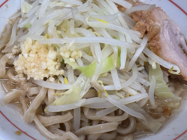 「小ラーメン+ヤサイ少なめ+ニンニク」@ラーメン二郎 横浜関内店の写真