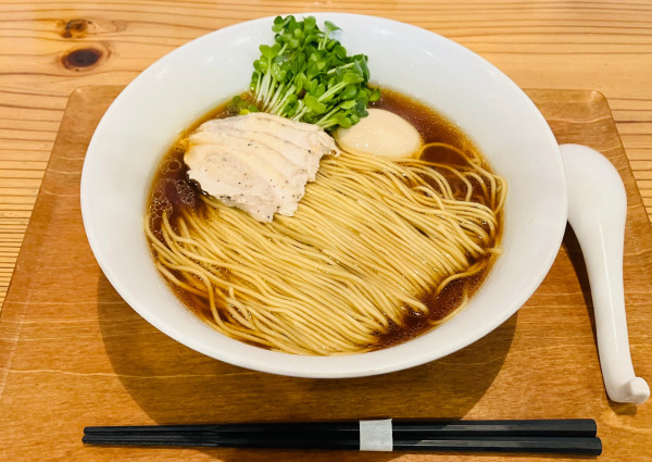 「岩手県ほろほろ鳥だしのしょうゆラーメン」@ラーメン ル・デッサンの写真