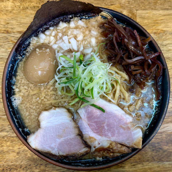 「味玉ラーメン（中盛）¥1,100」@中華蕎麦 丸め 東久留米店の写真