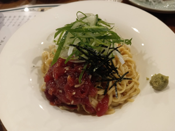 「本鮪中落の冷たい和えそば+etc」@立ち呑み居酒屋 金町製麺の写真
