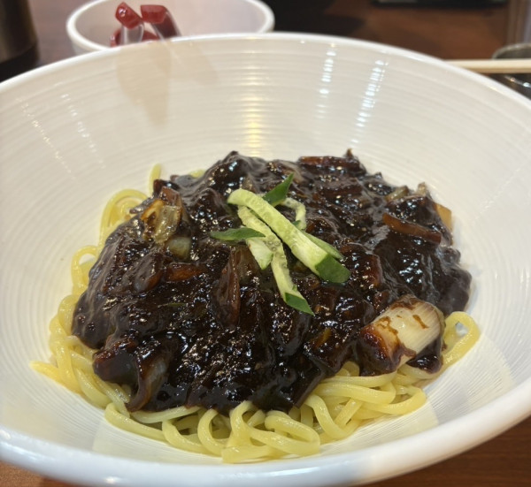 「ジャージャー麺」@肉＆麺 東新宿店の写真