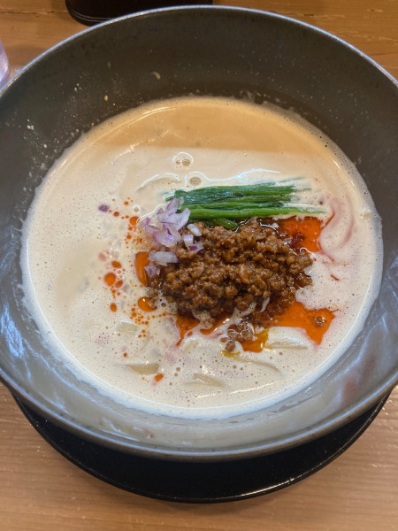 「焼きあご担々麺」@小麦と焼きあご すぐれの写真