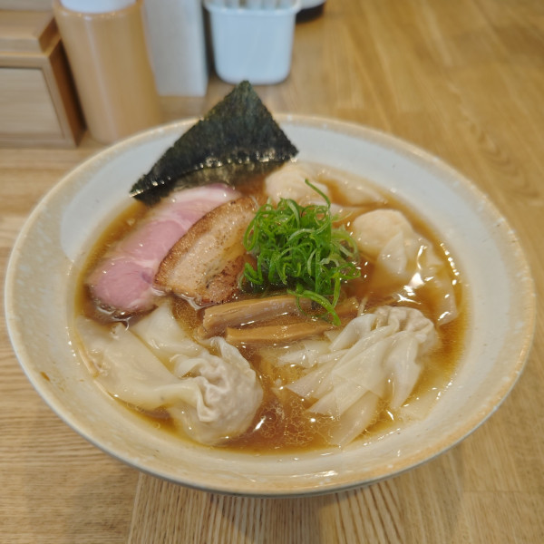 「肉・海老ワンタン麺（黒） 大盛」@DURAMENTEIの写真