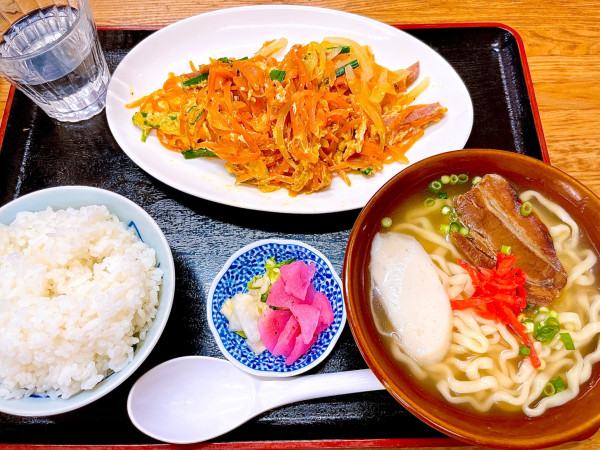 「沖縄半そばセット　人参シリシリ（1100円）」@沖縄食堂 つた家の写真