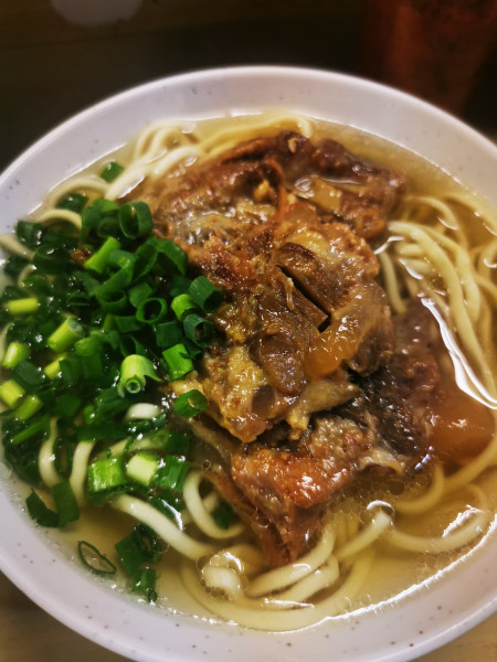 「ソーキそば並」@田舎 公設市場南店の写真