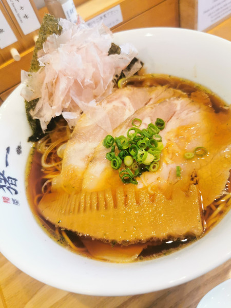 「追い鰹そば黒」@麺屋 猪一 離れの写真