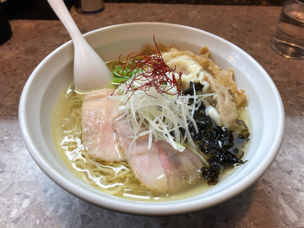 「鶏出汁ワンタン麺」@桜台らぁ麺 美志満の写真