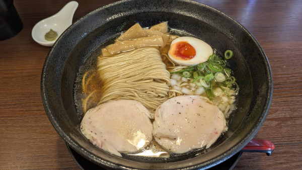「あご出汁ラーメン」@麺処 靖哲の写真