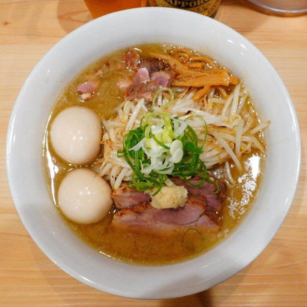 「味噌らーめん＋味玉Ｗ＋もやし＋ビール（中瓶）」@三ん寅の写真