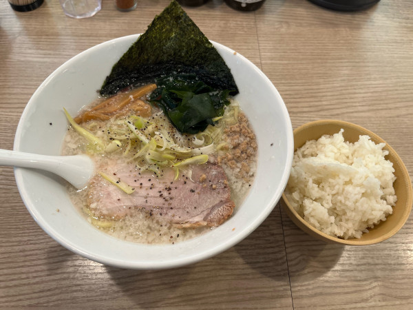 「コッテリの塩らー麺➕半ライス」@コッテリの塩らー麺専門店 MANNISH 日暮里店の写真