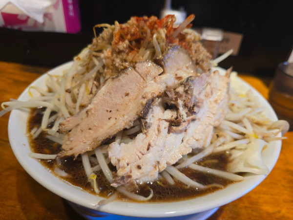 「黒醤油ラーメン・麺増し100g✘‎3・増し増し券」@麺屋にぼじの写真