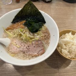 コッテリの塩らー麺➕半ライス