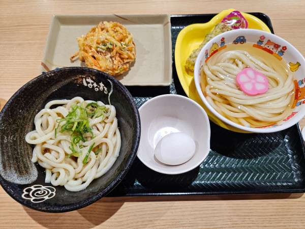 「温玉ぶっかけ（小）＋かき揚げ　460＋170円」@はなまるうどん 弘前ヒロロ店の写真