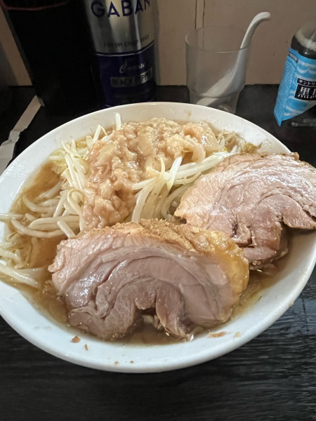 「小ラーメン豚2枚(麺半分、アブラ)」@豚星。の写真