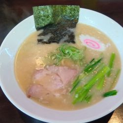 豚骨ラーメン（750円）